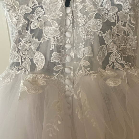 A-line Princess Tulle Lace V-neck Sleeveless Sweep/Brush Train Wedding Dress - Picture 8 of 11